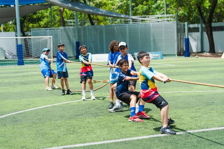 Các hoạt động thể thao đồng đội tạo cơ hội để học sinh phối hợp, hỗ trợ lẫn nhau