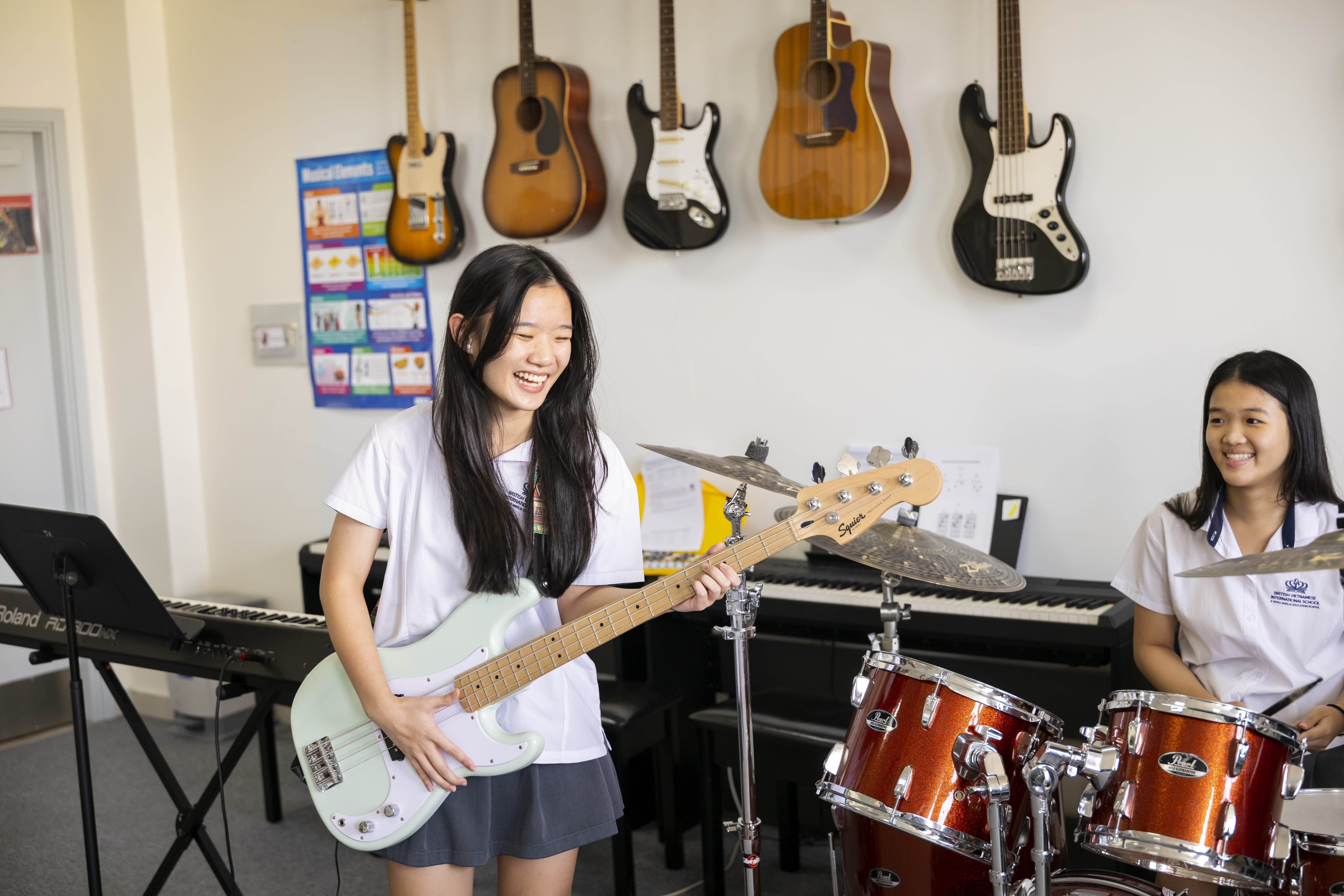 Outstanding Experiences | BVIS HCMC - 04 - Feature Cards Pattern - Creativity and Culture