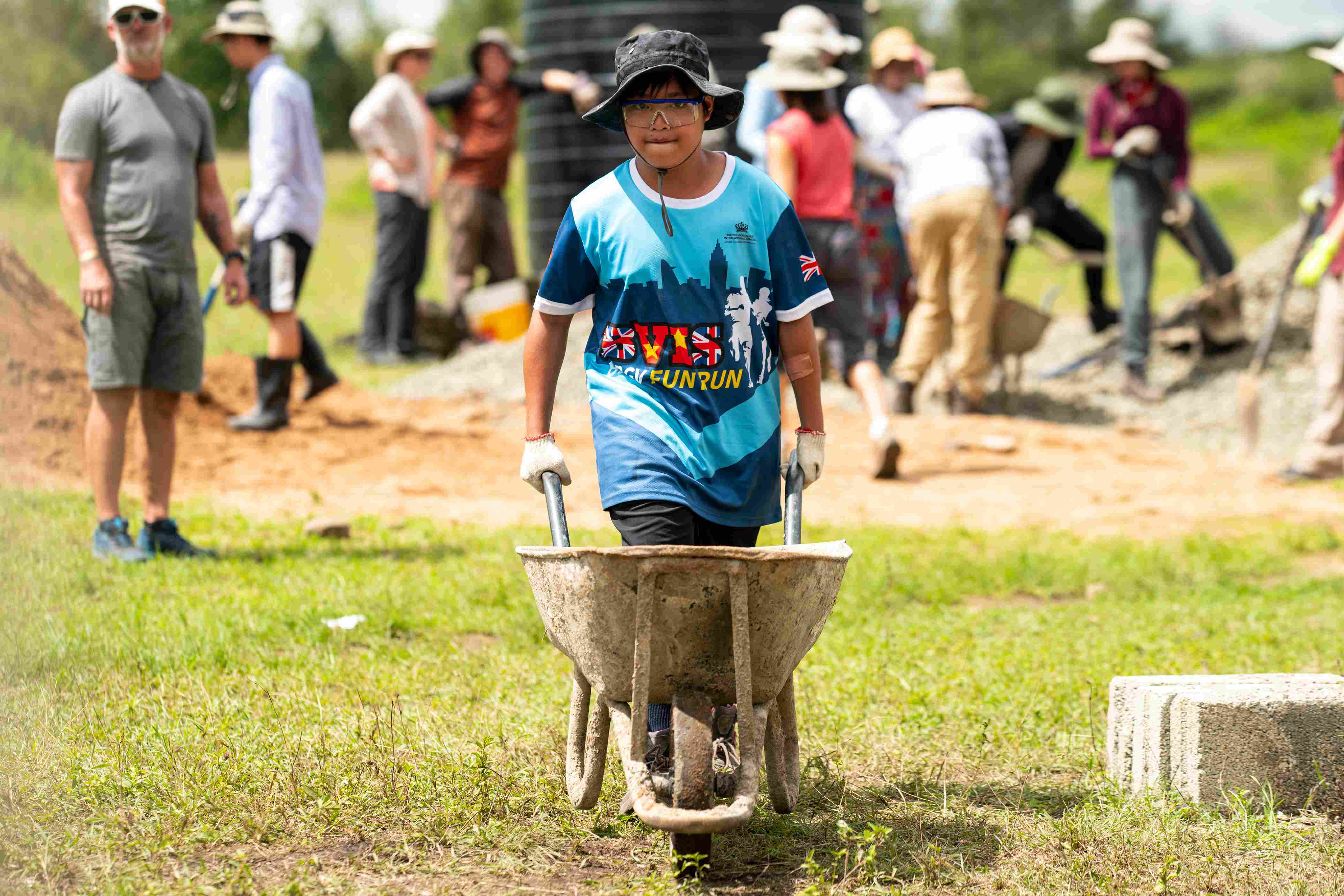 Outstanding Experiences | BVIS HCMC - 07 - Feature Cards Pattern - Expeditions