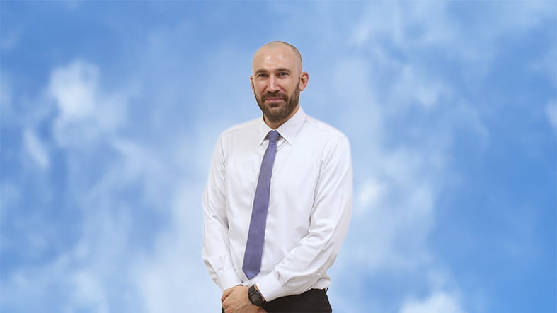 Thầy Oliver Clark - Mr-Oliver-Clark