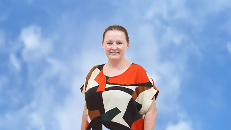 Cô Lee Stanley - Ms-Lee-Stanley