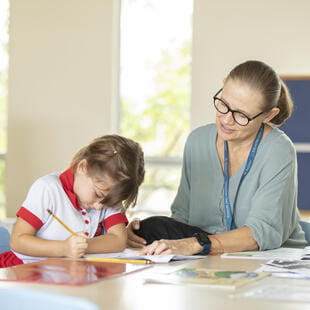 Country Day School (CDS) - Costa Rica | Nord Anglia Education - Feature Cards Pattern