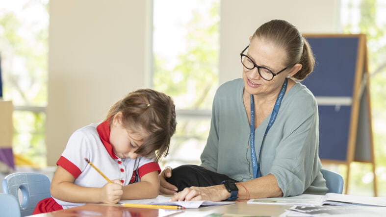 Country Day School (CDS) - Costa Rica | Nord Anglia Education - Feature Cards Pattern