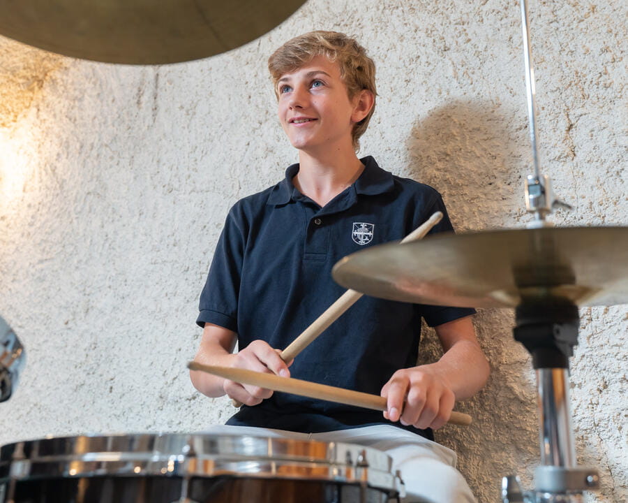 Camps et clubs sportifs et de vacances | Collège Champittet - Image-50-50 - Champittet music