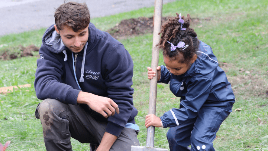 120 ans, 120 arbres ! Les élèves du primaire s'enracinent - 120 years - 120 trees