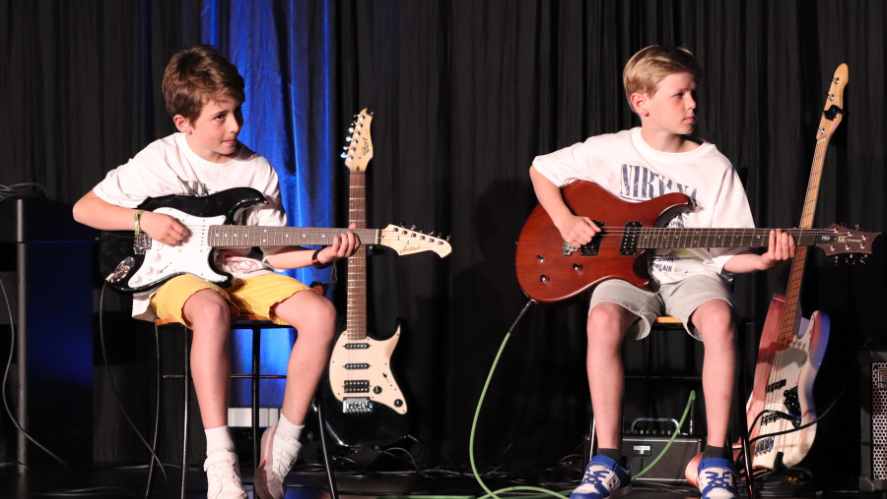  Le Talent Show des élèves de Champittet fait salle comble ! - Champittet Student Talent Show brings down the house