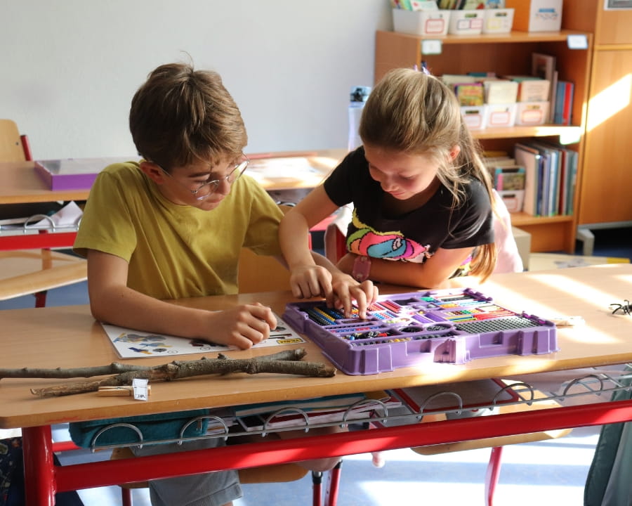 Holiday Club Day Camps | Collège Champittet - Image-50-50 - Champittet 2 happy sciences