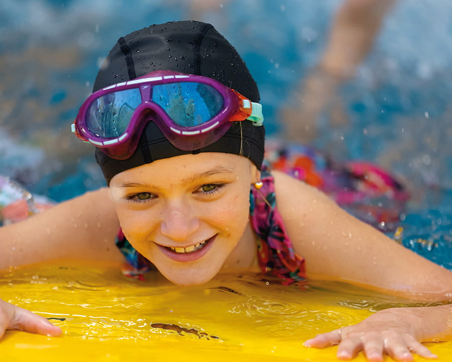 Camps et clubs sportifs et de vacances | Collège Champittet - Image-50-50 - Champittet swimming