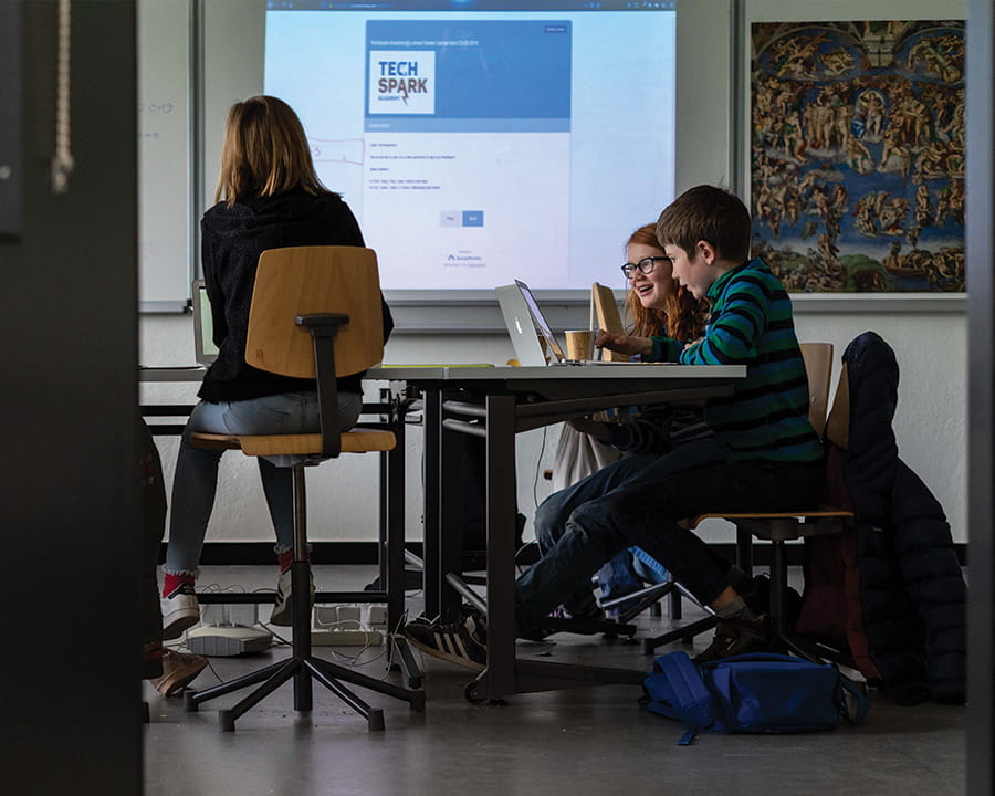 Camps et clubs sportifs et de vacances | Collège Champittet - Image-50-50 - Champittet 3 techspark