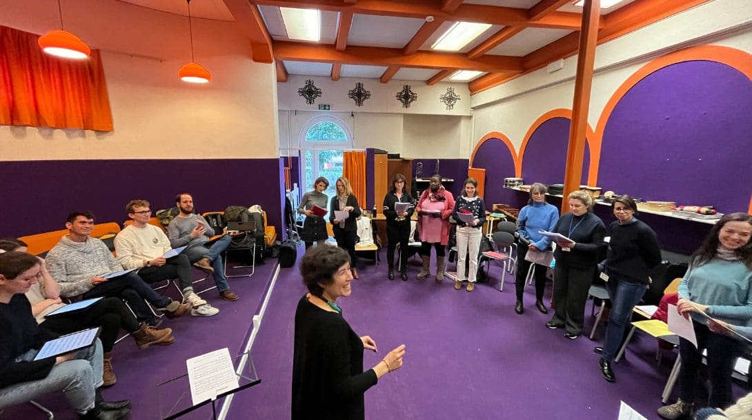 Explorer les arts de la scène avec les spécialistes du programme Julliard et avec l'ensemble vocal Calmus - Exploring the performing arts