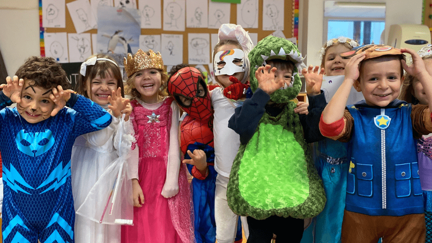 Les élèves dévoilent leurs costumes et leur créativité à l'occasion de la Journée de l'Extravagance  - Pupils show off costumes colour and creativity for Extravagance Day at Champittet