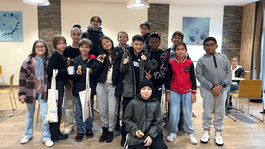 Les enfants au bureau ! Lors de la Journée Oser tous les Métiers, les enfants ont pu découvrir différents types de métiers et s’inspirer. - JOM