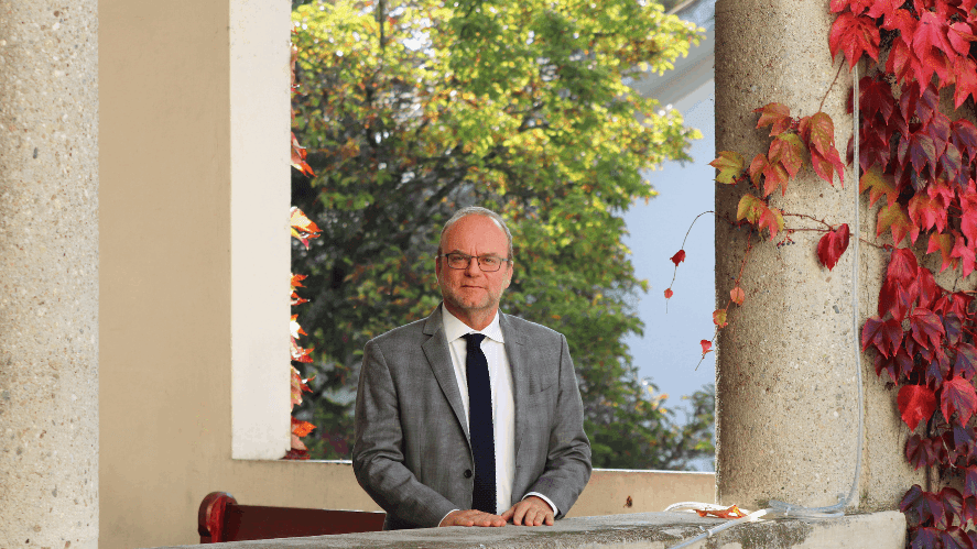 Message du directeur général : mars - Message from the Head of School - March