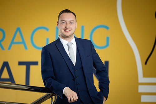 How We Teach | Compass International School Doha - Feature Cards Pattern