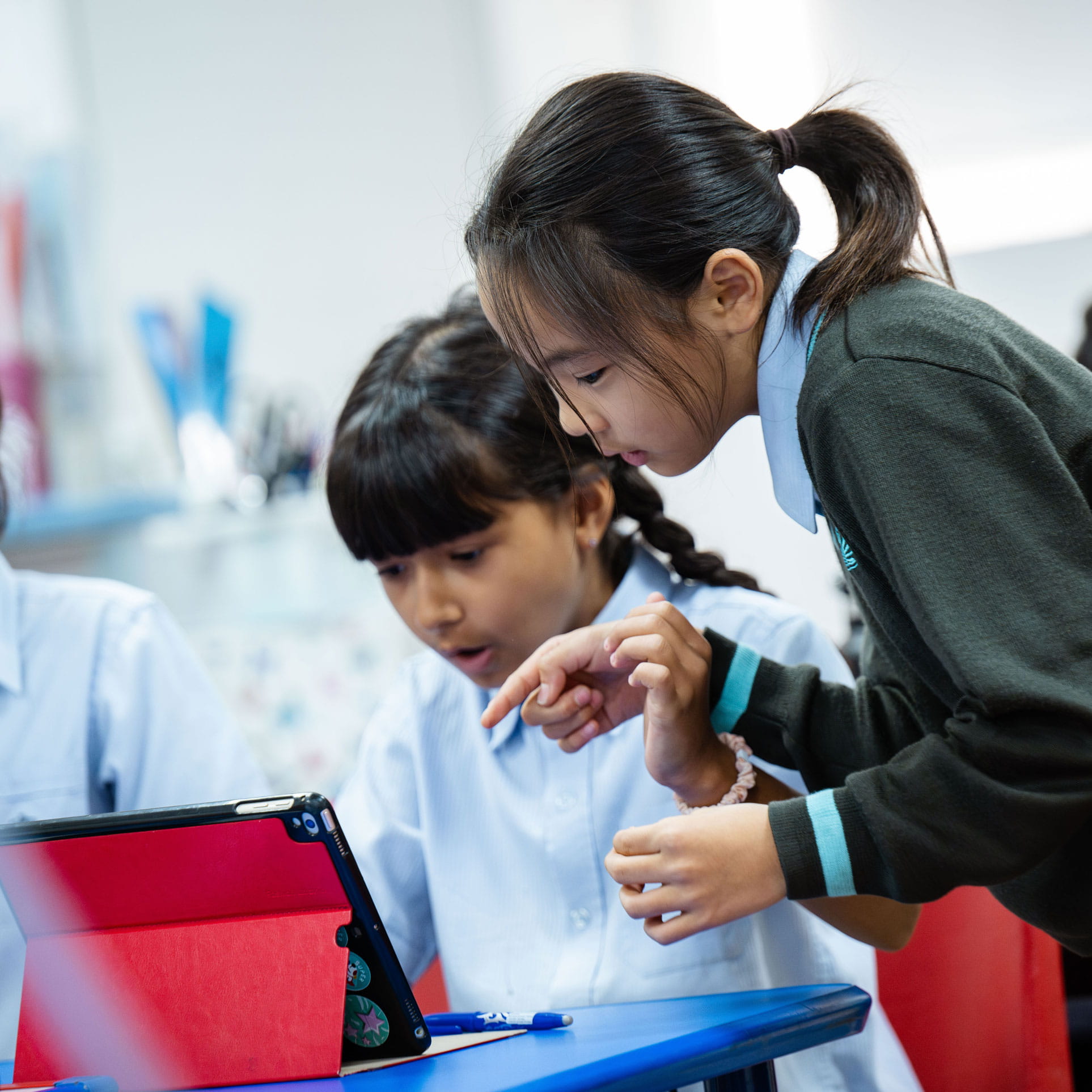 Compass International School Doha | Nord Anglia Education - Feature Cards Pattern