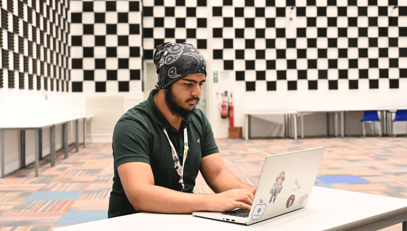 Discover why one student chose the IB Diploma Programme and how it has helped him build resilience, adaptability and skills for university and beyond. - Why I Chose the IB Diploma Programme