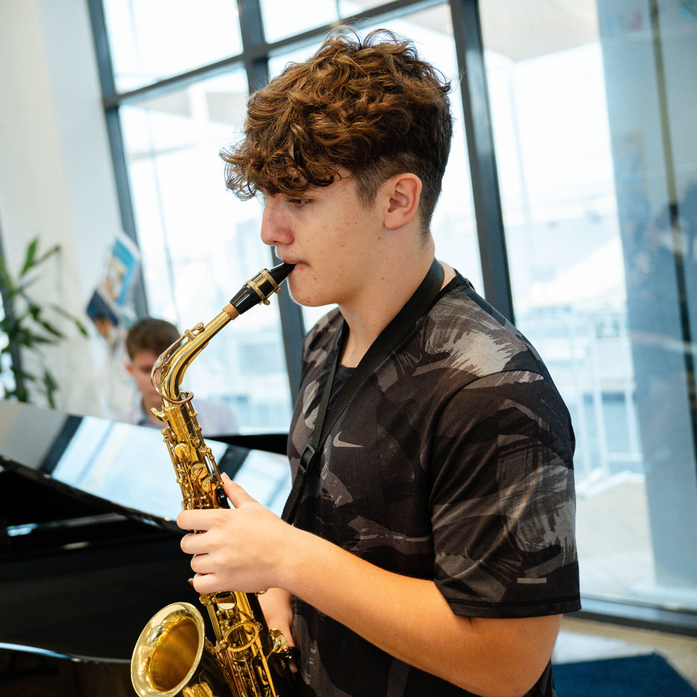 Refer‑a‑Friend to Compass International School Doha! - Feature Cards Pattern 2