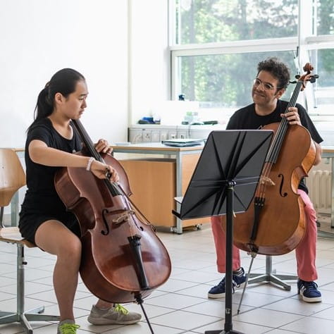 Activités extrascolaires à Genève | Collège du Léman - Small Text And Image - CDL 2