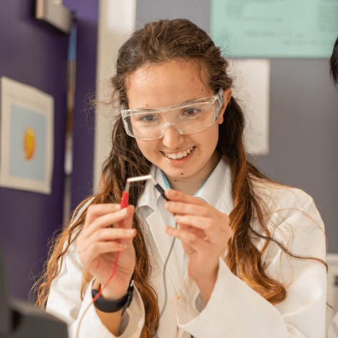 Camp d'été Pré-Université | Collège du Léman - Engineering - Small Text And Image - CDL 3