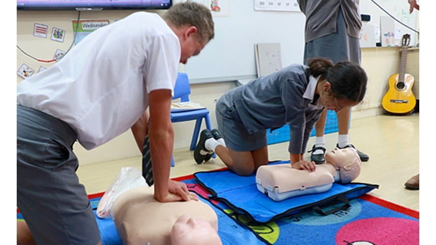 PagelinkimageDofEstudentsLearnLifeSavingSkills