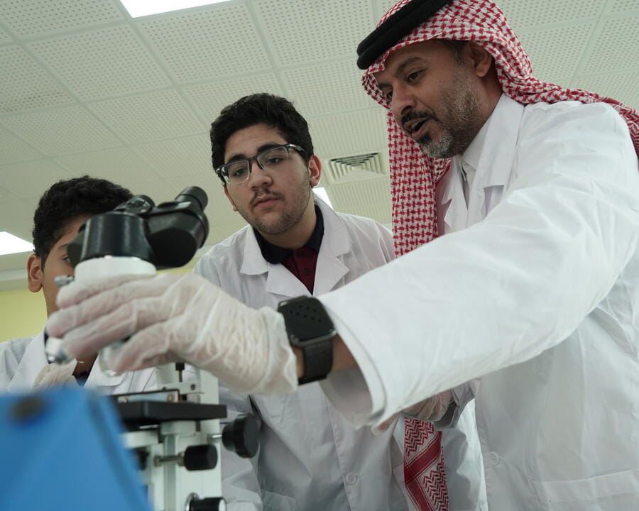 أكاديمية إتقان العالمية | مدرسة دولية في قطر | من 3 إلى 18 عام - Image-50-pattern