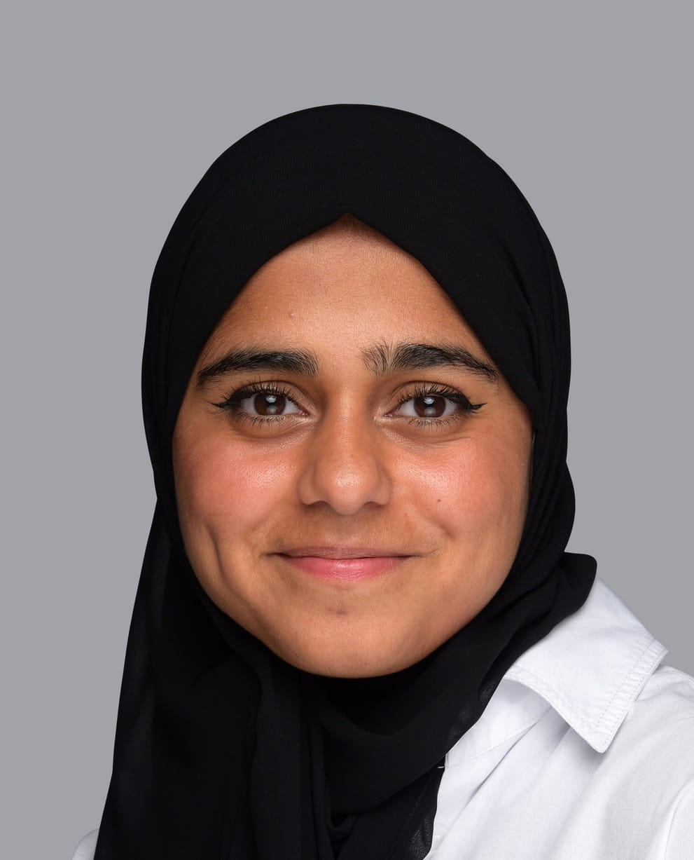 Private School in Madrid | International College Spain - Feature Cards Pattern