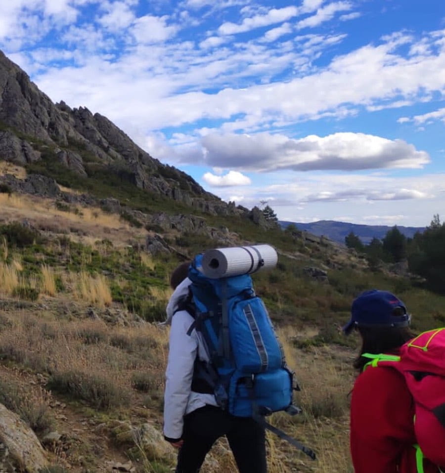 Outstanding Experiences | International College Spain - 07 - Feature Cards Pattern - Expeditions