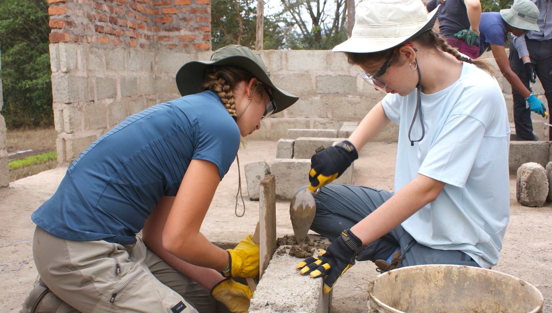 Outstanding Experiences | International College Spain - 07 - Feature Cards Pattern - Expeditions