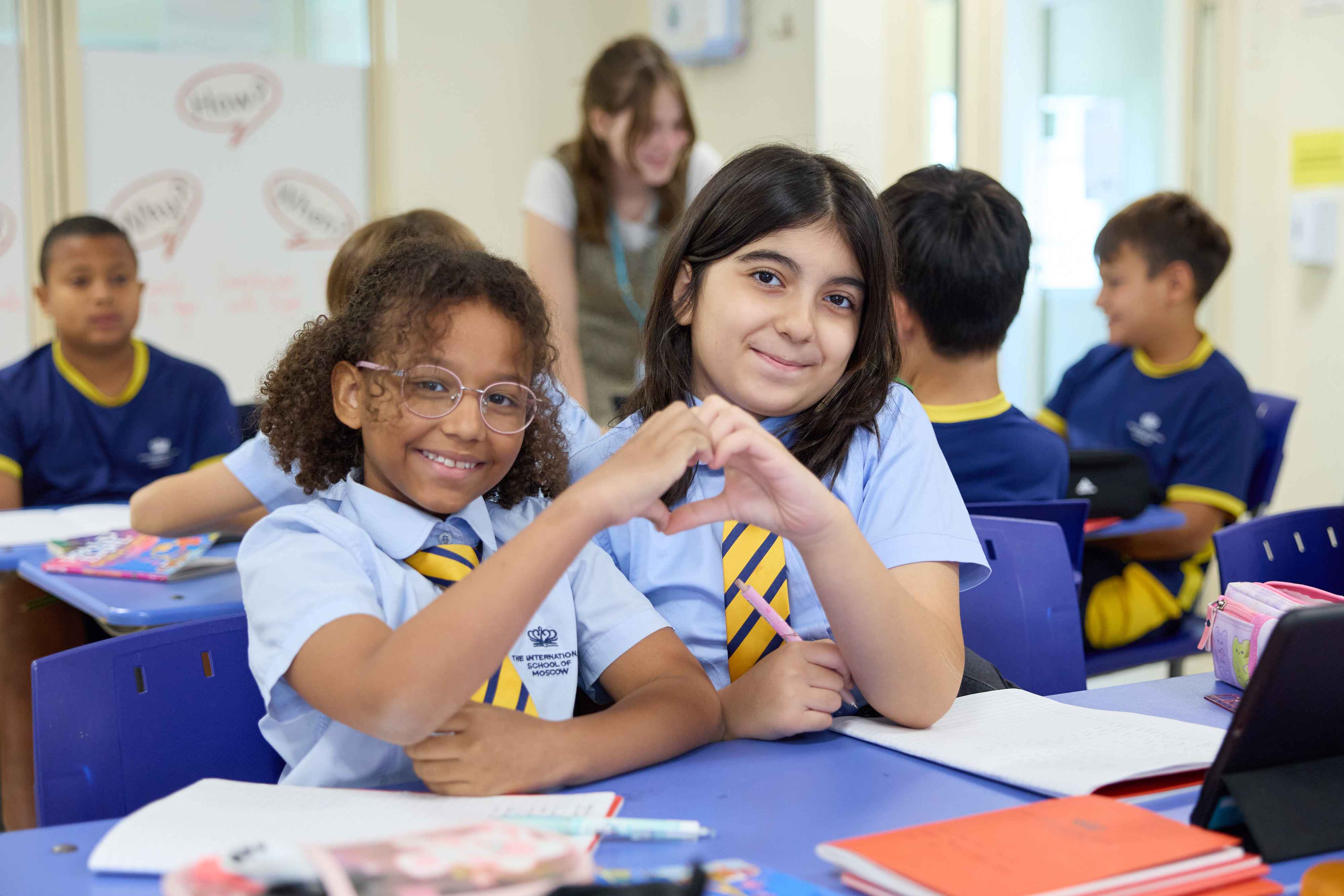 Parent Essentials | The International School of Moscow - 05 Feature Cards Pattern