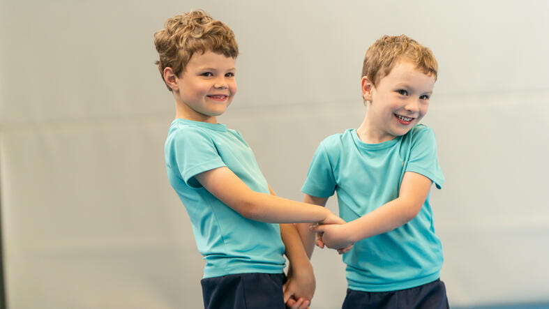 La Côte International School Aubonne - Switzerland | Nord Anglia Education - PPC - Feature Cards Pattern