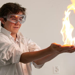 La Côte International School Aubonne - Switzerland | Nord Anglia Education - PPC - Feature Cards Pattern