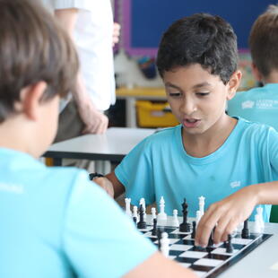 Activités extrascolaires | La Côte International School Aubonne - 04 - Feature Cards Pattern - ECAs