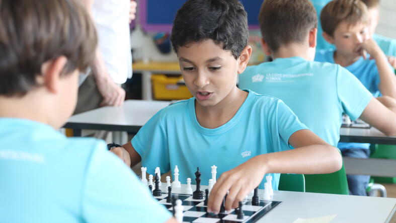 Activités extrascolaires | La Côte International School Aubonne - 04 - Feature Cards Pattern - ECAs