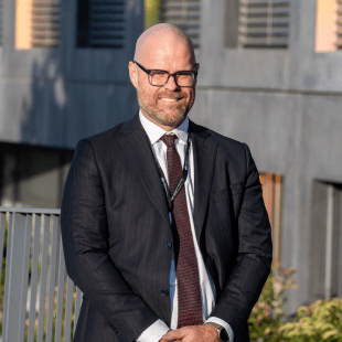 About Us | La Côte International School Aubonne, Switzerland - Feature Cards Pattern