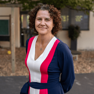 About Us | La Côte International School Aubonne, Switzerland - Feature Cards Pattern