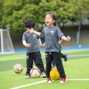 精彩的课外活动｜成都乐盟国际学校 - 04 - Feature Cards Pattern - Creativity and Culture