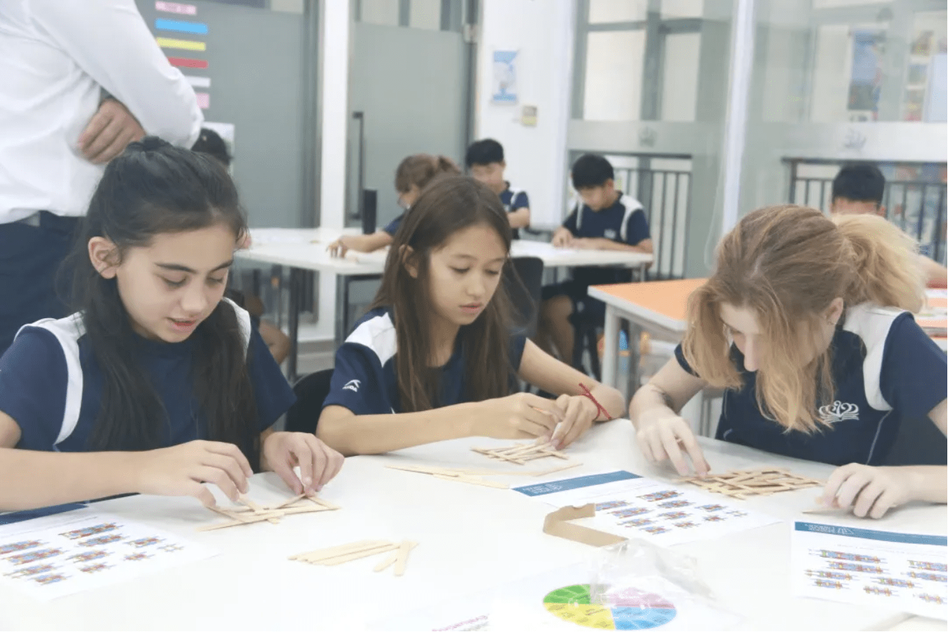 建造达芬奇大桥:亲身实践的工程冒险 - Building a Da Vinci Bridge A Hands-On Engineering Adventure