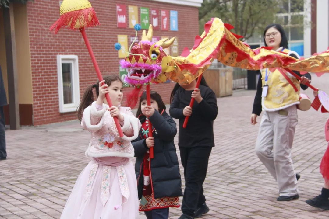 龙年新春庆祝活动 - Chinese New Year with Performances and Temple Fair