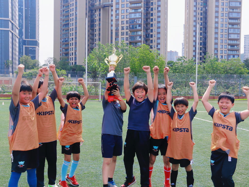 小学高年级足球比赛 - Football Tournament in the Upper Primary School