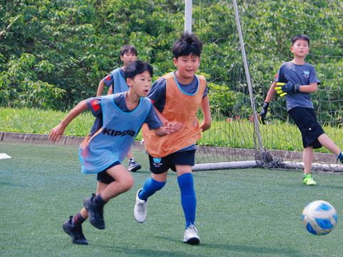 小学高年级足球比赛 - Football Tournament in the Upper Primary School