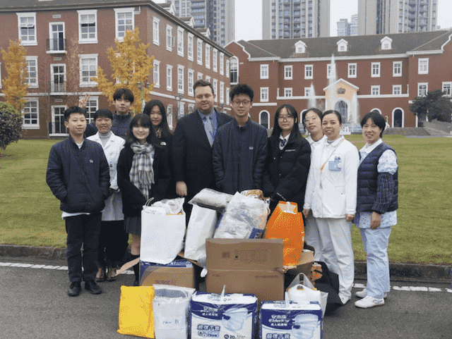 领导力与社区服务：塑造未来的全球领袖  - Leadership and community service