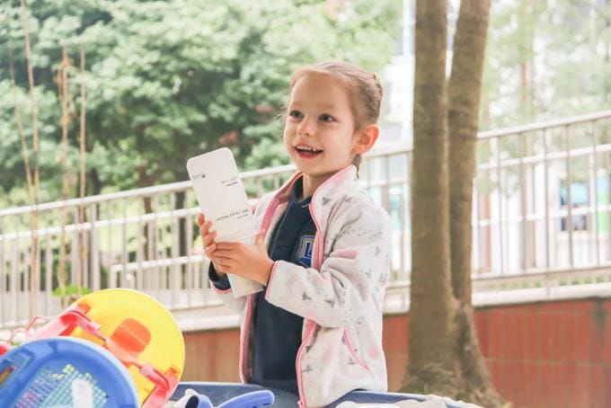 欢迎我们的新任校长 - Introducing our new Principal