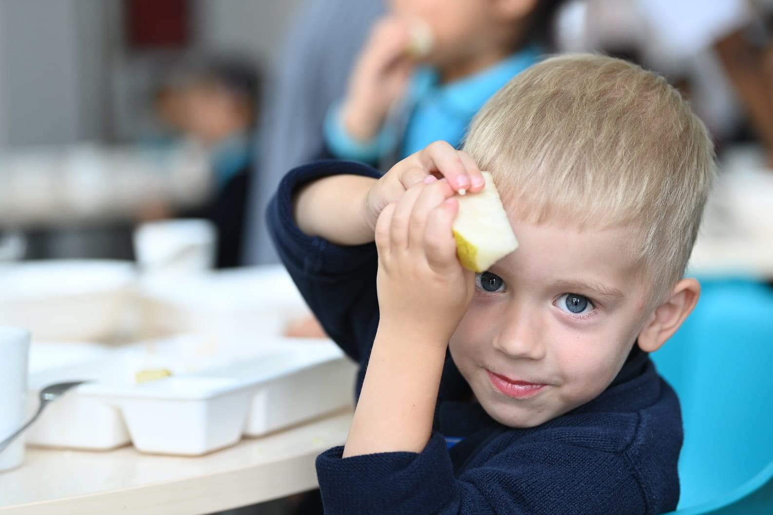 Parent Essentials | Léman International School Chengdu - Feature Cards Pattern