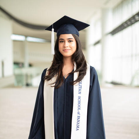 MET_Panama_Feb2023_MET_female grad toga portrait