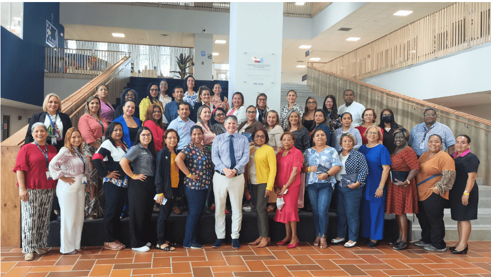 Metropolitan School of Panama, AmCham, and Glasswing Join Forces to Strengthen Education in San Miguelito with "Digital Tools for Teaching" Workshop - Amcham and MET Training