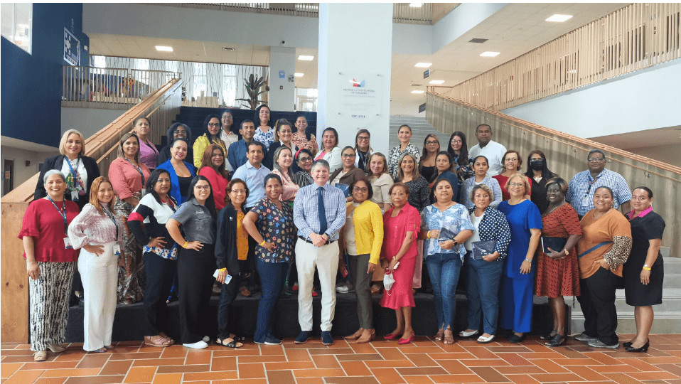 Metropolitan School of Panama, AmCham, and Glasswing Join Forces to Strengthen Education in San Miguelito with "Digital Tools for Teaching" Workshop  - Amcham and MET Training