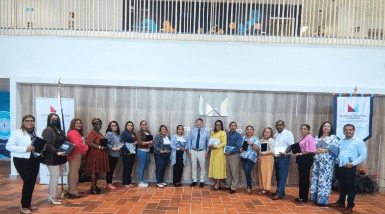 Metropolitan School of Panama, AmCham, and Glasswing Join Forces to Strengthen Education in San Miguelito with "Digital Tools for Teaching" Workshop  - Amcham and MET Training