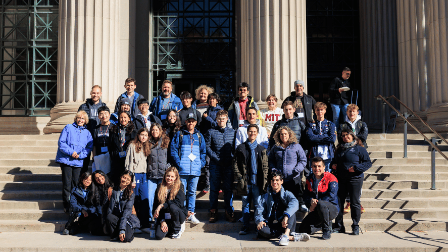 Los futuros líderes participan en MIT: Una semana de excelencia académica e innovación   - MIT Student Trip