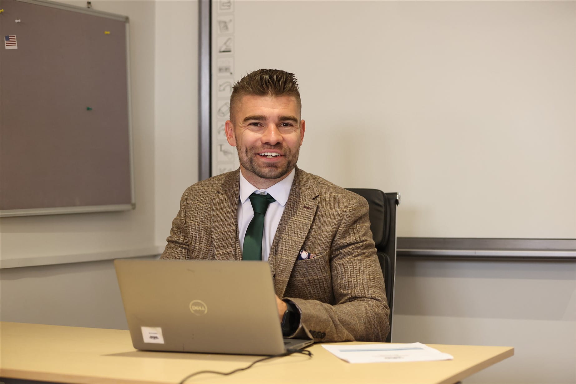 How We Teach | Nord Anglia International School Al Khor - Feature Cards Tabs