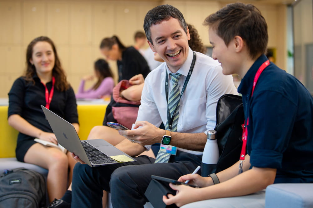 An Exceptional International School In Hong Kong - Feature Cards Pattern - METACOG